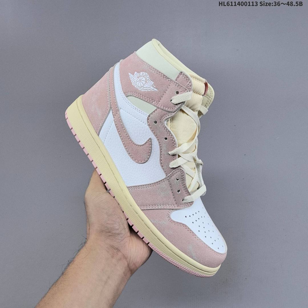 Nike AIR JORDAN 1 RETRO HIGH OG “AJ1 · -600 36.5 37 - foto 8