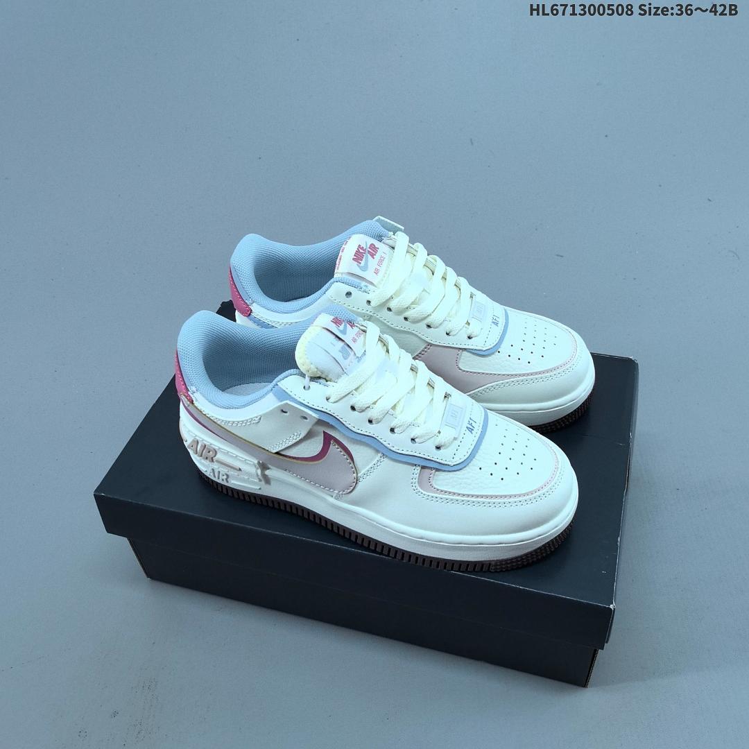 NIKE WMNS Air Force 1 Shadow