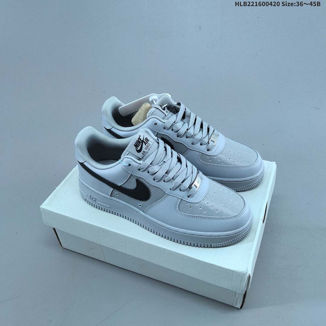 NIKE AIR FORCE 1‘07 -555