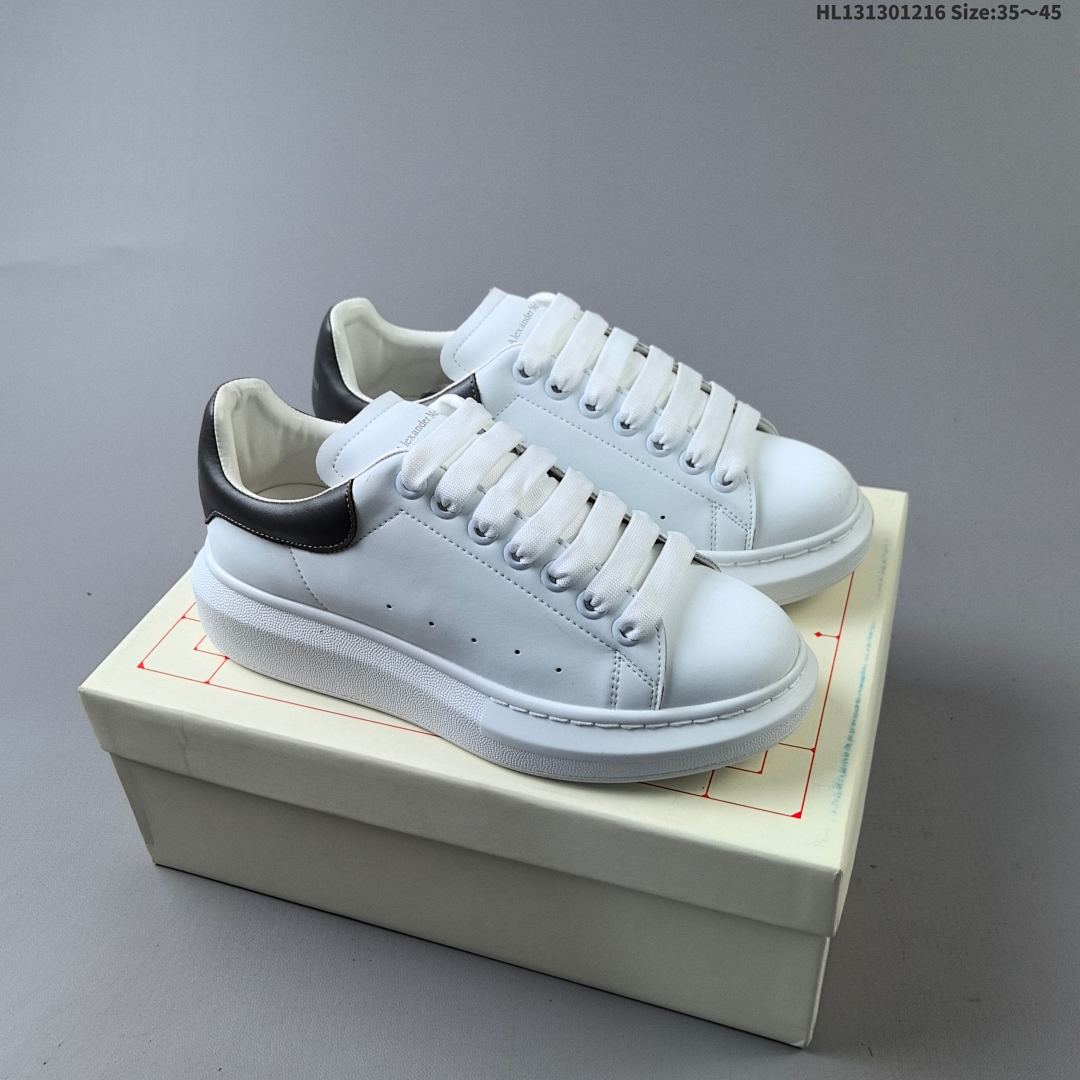 - · Alexander McQueen Oversized Exaggerated-Sole Suede Leather Sneakers - foto 3