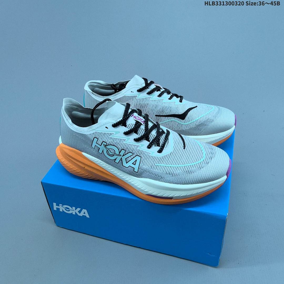 HOKA MACH X .