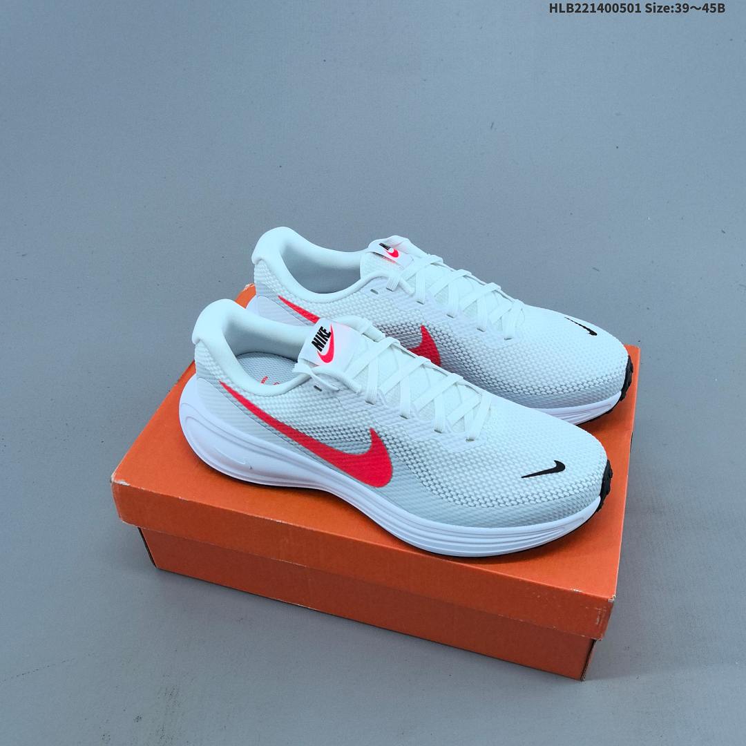 Nike REVOLUTION 8 -105