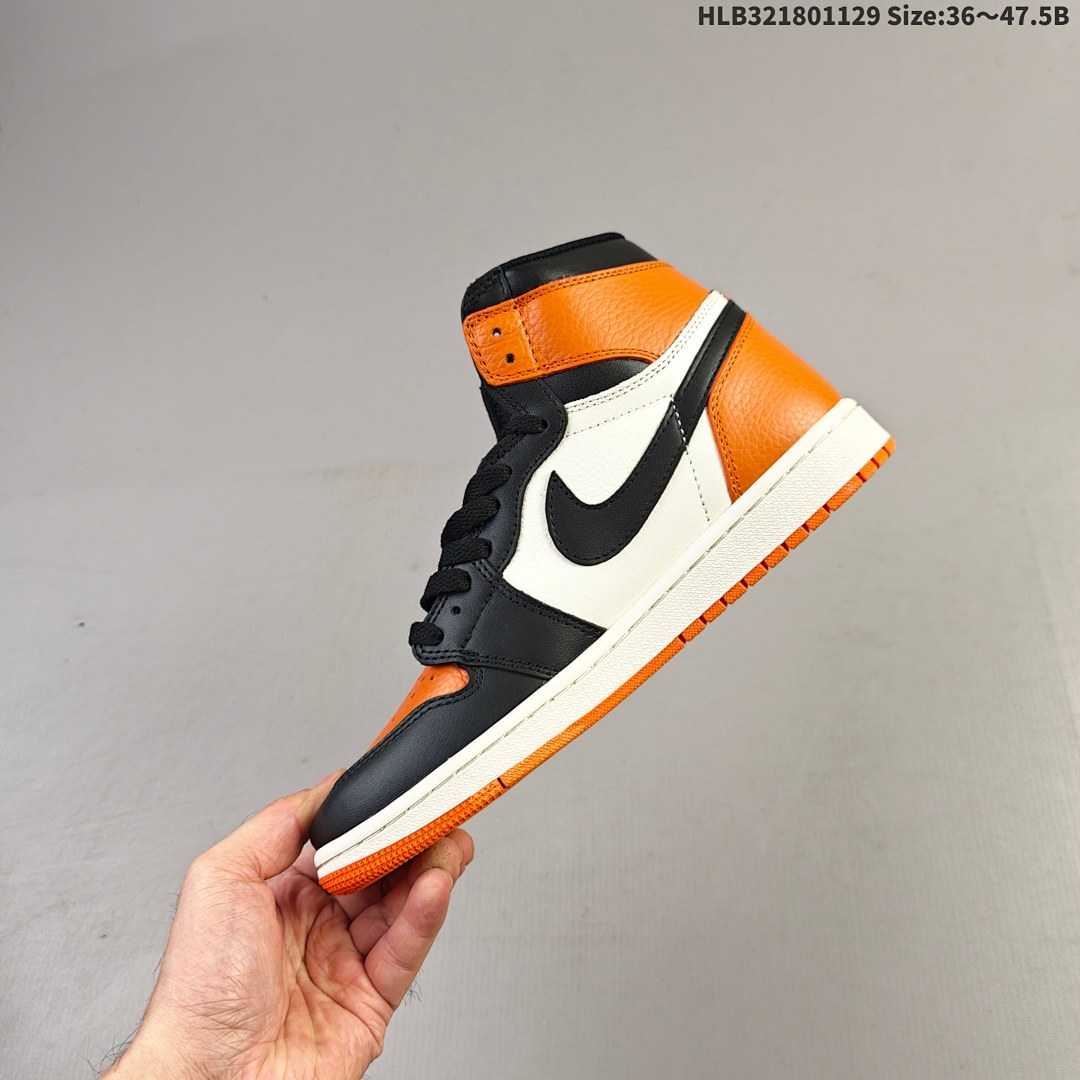 Nike Air Jordan 1 Retro High OG AJ1 · - foto 8